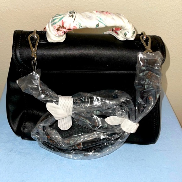 ✨HP✨ “NINE WEST” BRAND NEW BLACK PURSE WITH FLORAL BOW ACCENT, REMOVABLE STRAP. - Picture 5 of 6